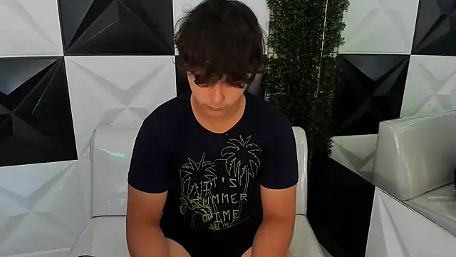 Snapshot of Dani_cumboy chatting on 21, 11, 2025 Dani cumboy online show from 21, 11, 2025