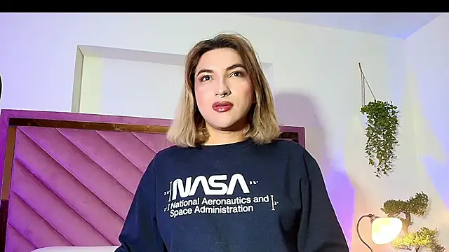 Snapshot of TomLondon_ chatting on 24, 9, 2025 TomLondon online show from 24, 9, 2025