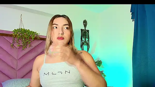 Snapshot of TomLondon_ chatting on 4, 10, 2025 TomLondon online show from 4, 10, 2025