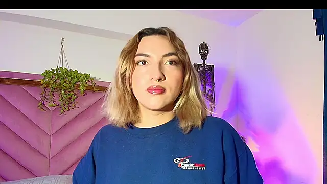 Snapshot of TomLondon_ chatting on 8, 10, 2025 TomLondon online show from 8, 10, 2025