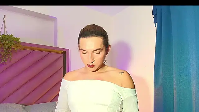 Snapshot of TomLondon_ chatting on 28, 10, 2025 TomLondon online show from 28, 10, 2025