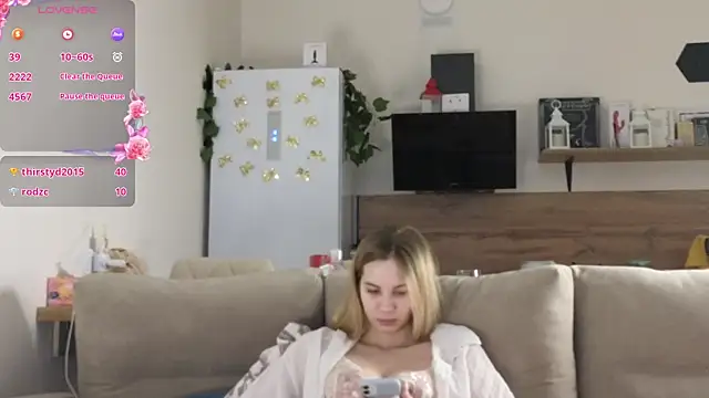 Snapshot of Girl_alone_home chatting on 16, 2, 2025 Girl alone home online show from 16, 2, 2025