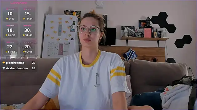 Girl alone home online show from 29, 11, 2025