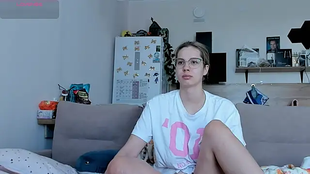 Girl alone home online show from 22, 5, 2026
