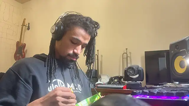 Snapshot of hotcamboy420 chatting on 3, 11, 2025 hotcamboy420 online show from 3, 11, 2025