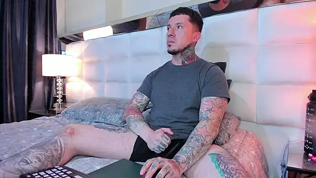 Adam tatto online show from 26, 10, 2025