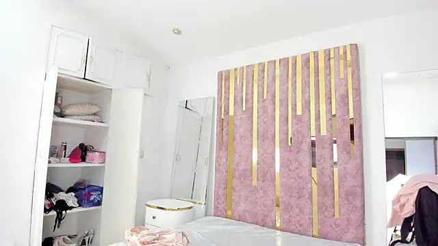 Snapshot of LeahxBarker chatting on 24, 1, 2025 LeahxBarker online show from 24, 1, 2025