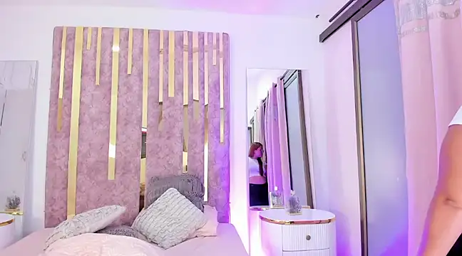 Snapshot of LeahxBarker chatting on 27, 1, 2025 LeahxBarker online show from 27, 1, 2025