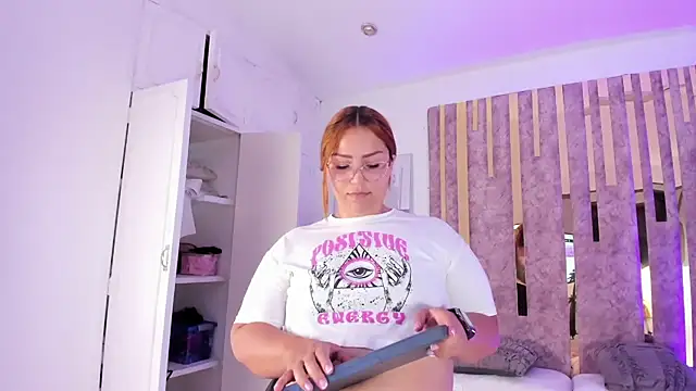 Snapshot of LeahxBarker chatting on 31, 1, 2025 LeahxBarker online show from 31, 1, 2025