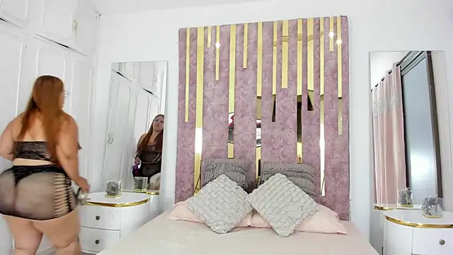 Snapshot of LeahxBarker chatting on 18, 2, 2025 LeahxBarker online show from 18, 2, 2025