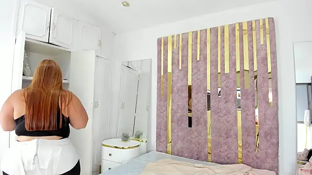 Snapshot of LeahxBarker chatting on 20, 2, 2025 LeahxBarker online show from 20, 2, 2025