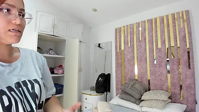 Snapshot of LeahxBarker chatting on 17, 3, 2025 LeahxBarker online show from 17, 3, 2025