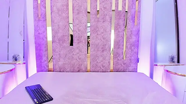 Snapshot of LeahxBarker chatting on 20, 3, 2025 LeahxBarker online show from 20, 3, 2025