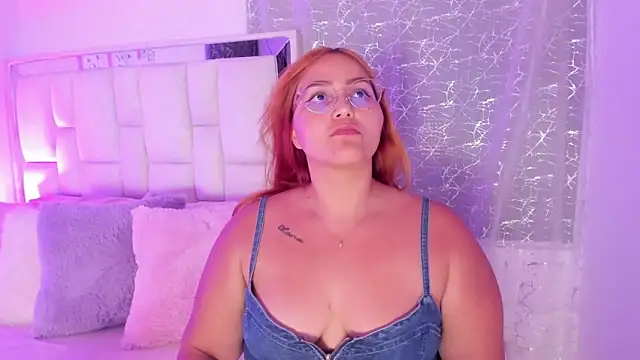 Snapshot of LeahxBarker chatting on 18, 9, 2025 LeahxBarker online show from 18, 9, 2025