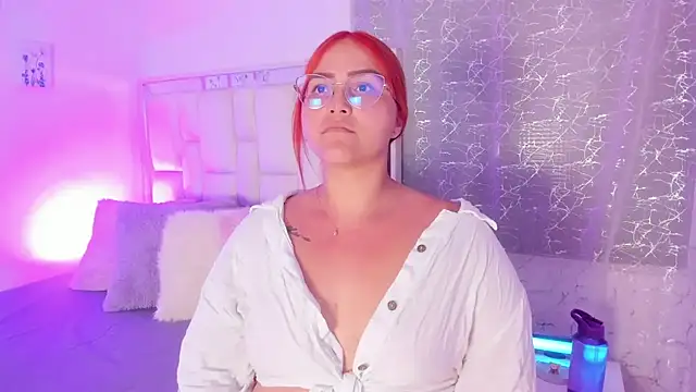 Snapshot of LeahxBarker chatting on 30, 9, 2025 LeahxBarker online show from 30, 9, 2025