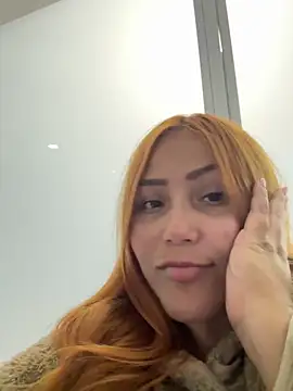 Snapshot of LeahxBarker chatting on 19, 10, 2025 LeahxBarker online show from 19, 10, 2025