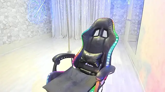 JessicaFamee online show from 7, 10, 2025