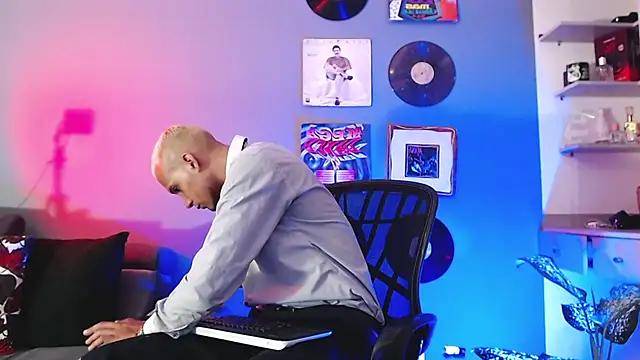 MagnusFrost online show from 18, 1, 2025