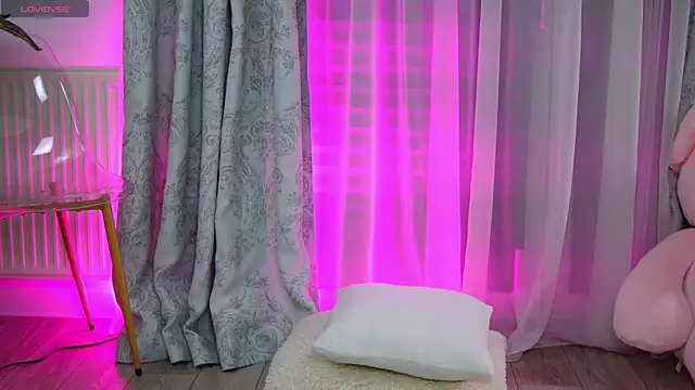 EvaSparks  online show from 18, 4, 2026