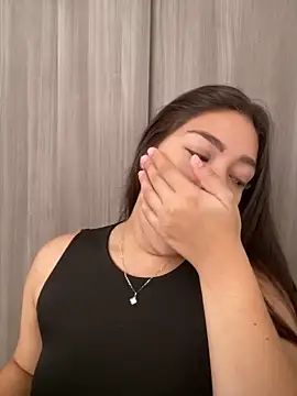 Latina vanessa online show from 12, 1, 2025