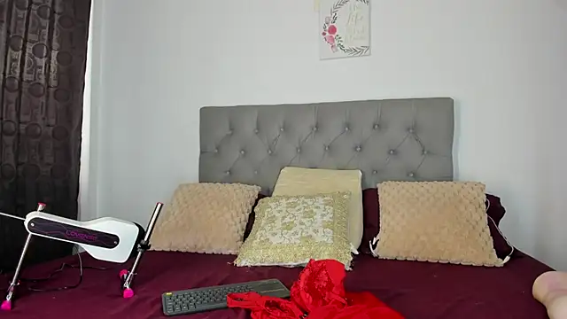 Snapshot of Nicol_Swift_ chatting on 10, 10, 2025 Nicol Swift online show from 10, 10, 2025