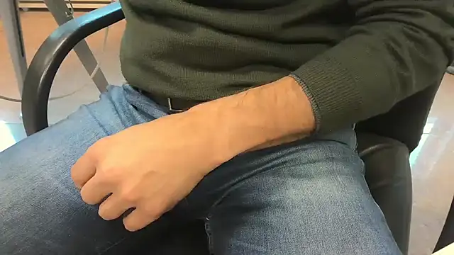 alessandroman2114 online show from 10, 4, 2026