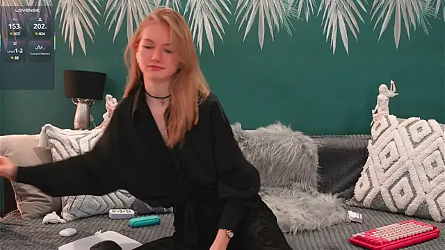 Alexandra Demore online show from 1, 3, 2025