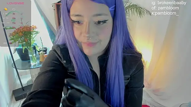 Snapshot of droolingdollfacee chatting on 20, 2, 2025 droolingdollfacee online show from 20, 2, 2025