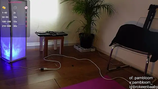 Snapshot of droolingdollfacee chatting on 19, 9, 2025 droolingdollfacee online show from 19, 9, 2025