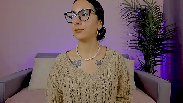 miadaniells hot online show from 30, 4, 2026