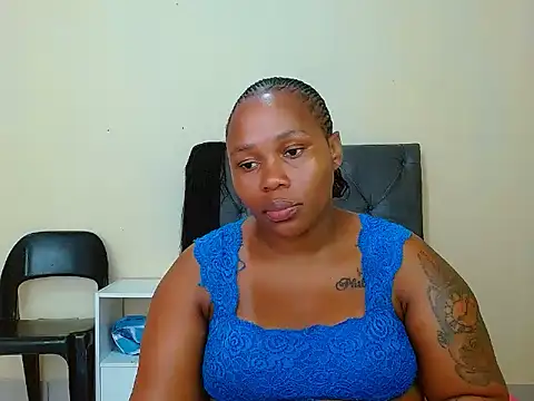 curvycloe1 online show from 10, 3, 2025