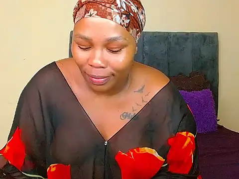 curvycloe1 online show from 8, 10, 2025