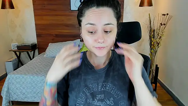 KatherineBond online show from 1, 3, 2025