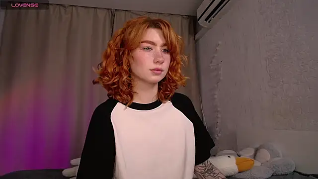 Snapshot of Evaa_Moonn_ chatting on 13, 10, 2025 Evaa Moonn online show from 13, 10, 2025