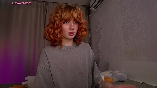 Snapshot of Evaa_Moonn_ chatting on 4, 11, 2025 Evaa Moonn online show from 4, 11, 2025