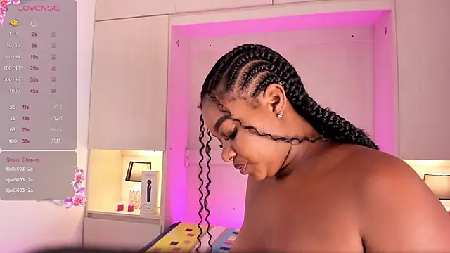 Snapshot of tamaraa_smiith chatting on 4, 1, 2025 tamaraa smiith online show from 4, 1, 2025