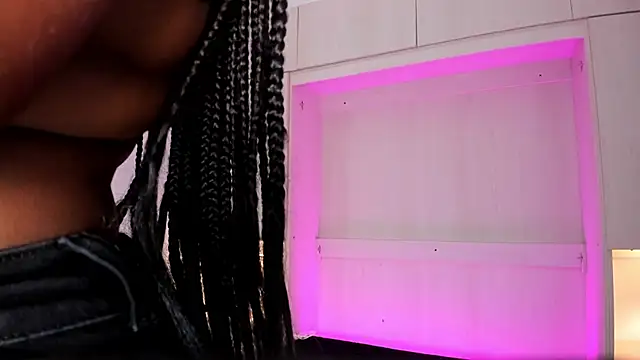 Snapshot of tamaraa_smiith chatting on 4, 2, 2025 tamaraa smiith online show from 4, 2, 2025