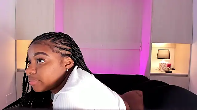 Snapshot of tamaraa_smiith chatting on 8, 2, 2025 tamaraa smiith online show from 8, 2, 2025
