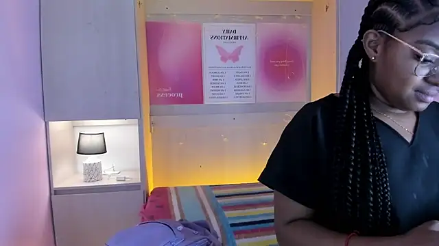 Snapshot of tamaraa_smiith chatting on 18, 9, 2025 tamaraa smiith online show from 18, 9, 2025