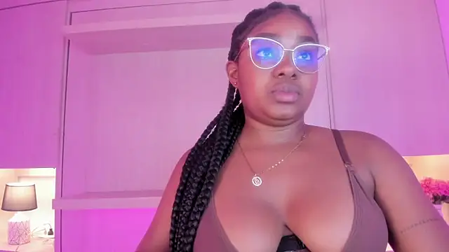 Snapshot of tamaraa_smiith chatting on 17, 10, 2025 tamaraa smiith online show from 17, 10, 2025