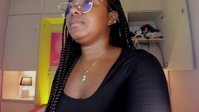 Snapshot of tamaraa_smiith chatting on 4, 4, 2026 tamaraa smiith online show from 4, 4, 2026