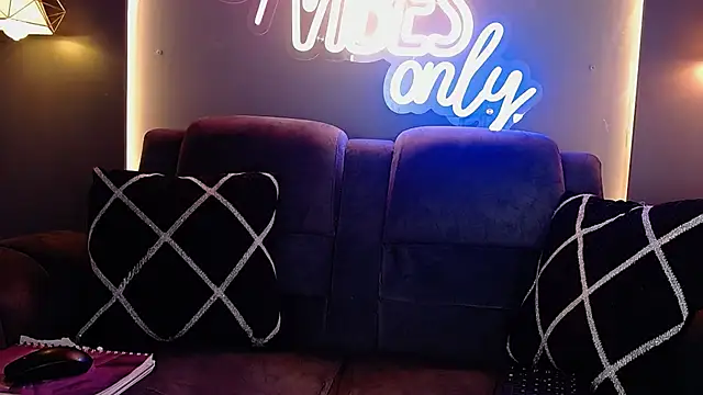 Snapshot of LOLIITA__LOVE chatting on 20, 2, 2025 LOLIITA LOVE online show from 20, 2, 2025