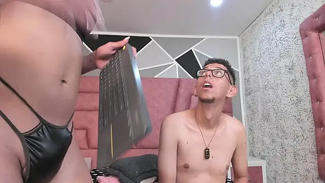 Derek and Skarlet online show from 16, 1, 2025