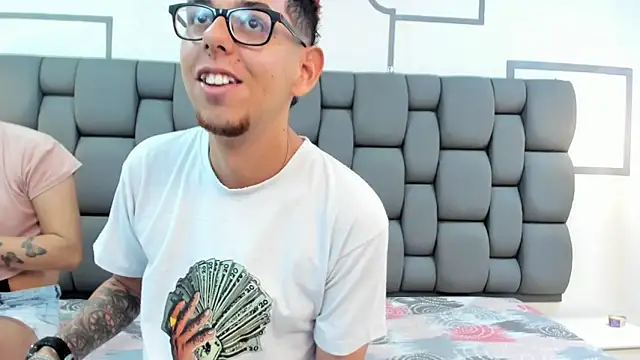 Derek and Skarlet online show from 10, 9, 2025