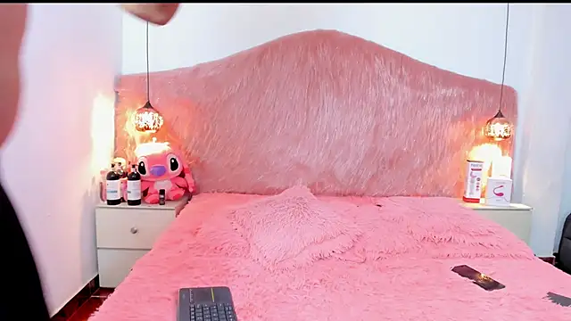 Derek and Skarlet online show from 19, 11, 2025