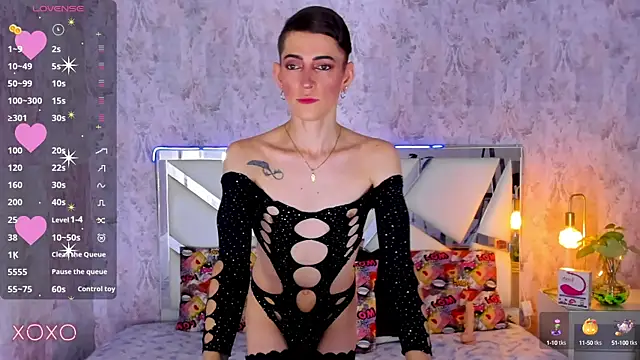 Snapshot of dominic_thailor chatting on 4, 10, 2025 dominic thailor online show from 4, 10, 2025