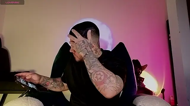 Ash gusbig online show from 13, 11, 2025