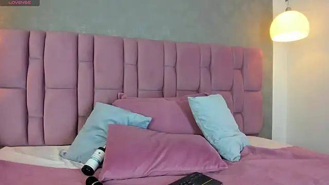 Abbyadams online show from 20, 2, 2025