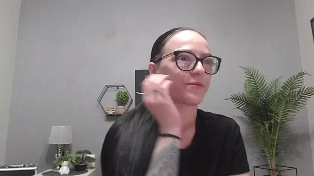 Snapshot of IzabelllNoir chatting on 15, 5, 2026 IzabelllNoir online show from 15, 5, 2026