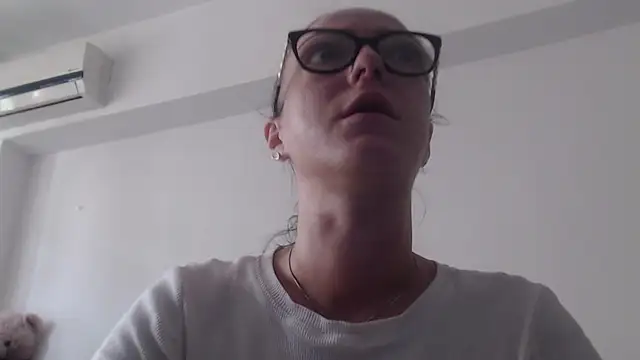 Snapshot of IzabelllNoir chatting on 8, 6, 2026 IzabelllNoir online show from 8, 6, 2026